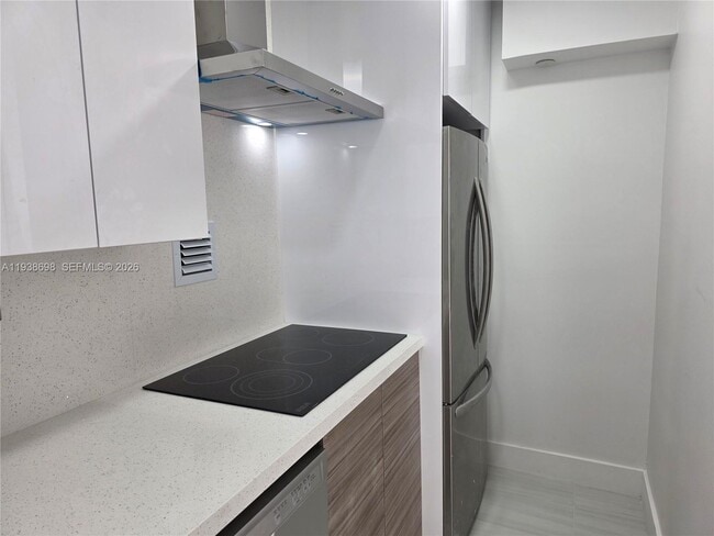 Building Photo - 1000 West Ave