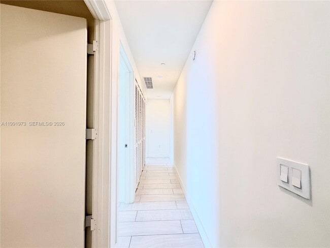 Building Photo - 2000 Metropica Wy