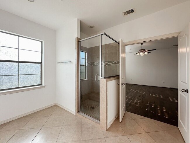 Building Photo - 14 Spincaster Drive