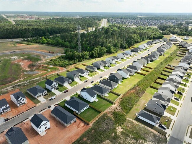 Building Photo - MOVE IN READY