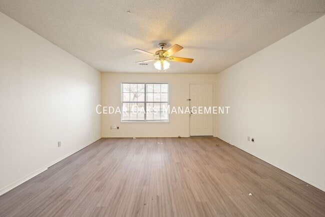 Building Photo - 5908 Sara St