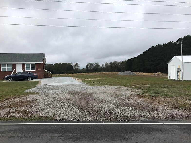 Building Photo - 7873 Red Hill Rd