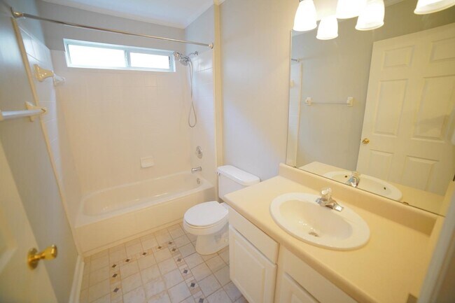 Building Photo - 1121 Mosswood Chase