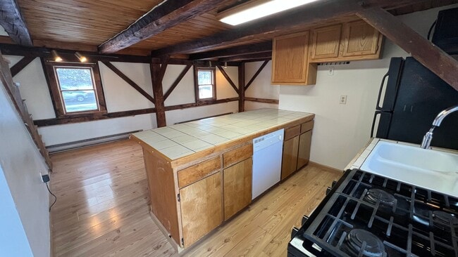 Building Photo - Rustic Single Family Home, Private Deck, Fenced-In Back Yard, Wood Flooring ...