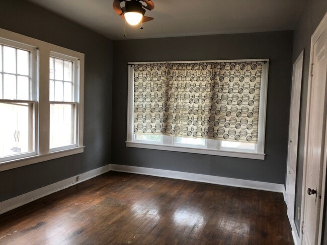 Building Photo - Highland Park 2/1 Home Ready for Move-In