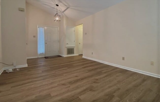 Building Photo - 1/2 Mo Off Special - Bed, 1 Bath townhome minutes to South Park