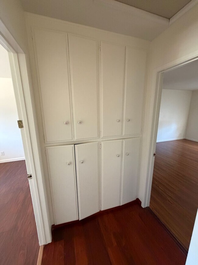 Building Photo - 5333 Parejo Dr