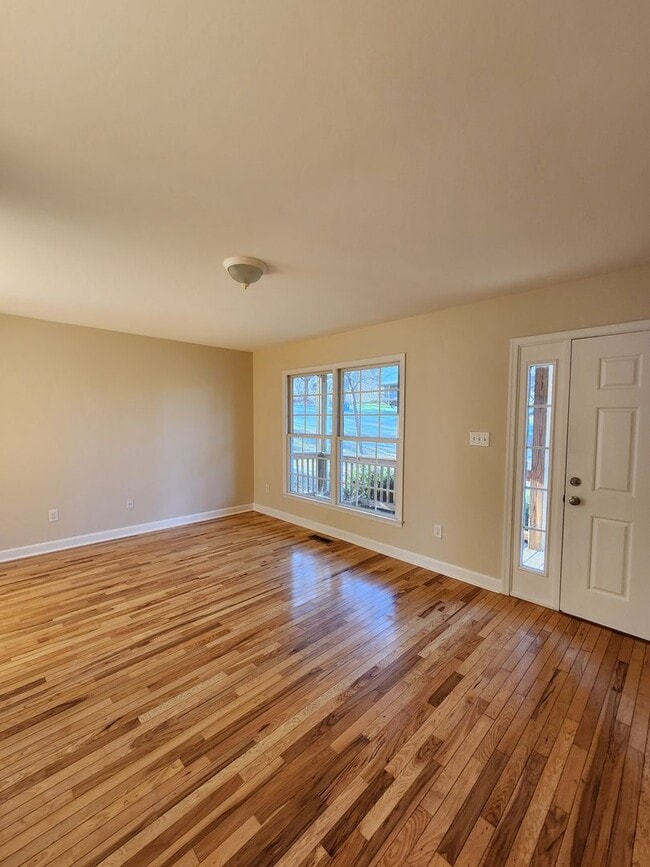 Building Photo - Asheville Rental!