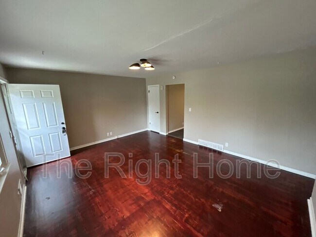 Building Photo - 6929 N 64th St