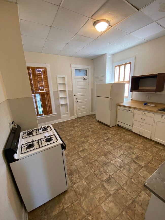Building Photo - 1544 D St