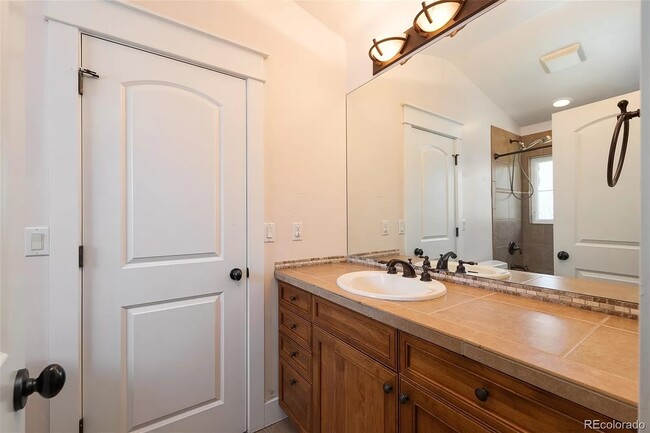 Building Photo - 5 bedroom home 3 blocks from Wash Park!