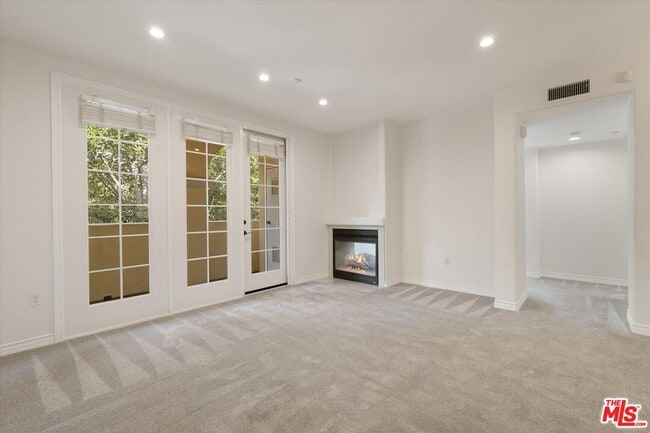 Building Photo - 7101 Playa Vista Dr