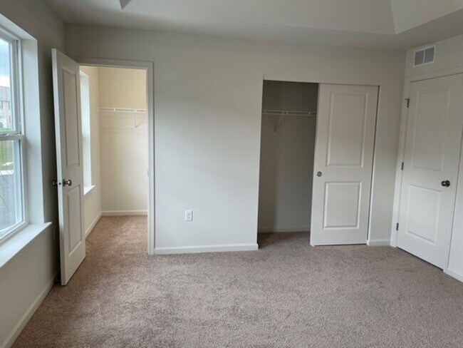 Building Photo - 8124 Kelly Dr