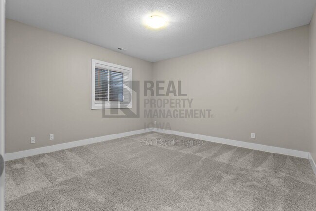Building Photo - 16893 Madison Cir