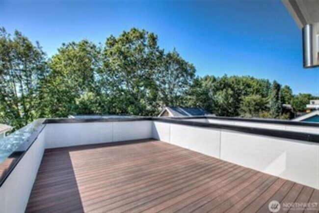 Building Photo - 732 26th Ave S