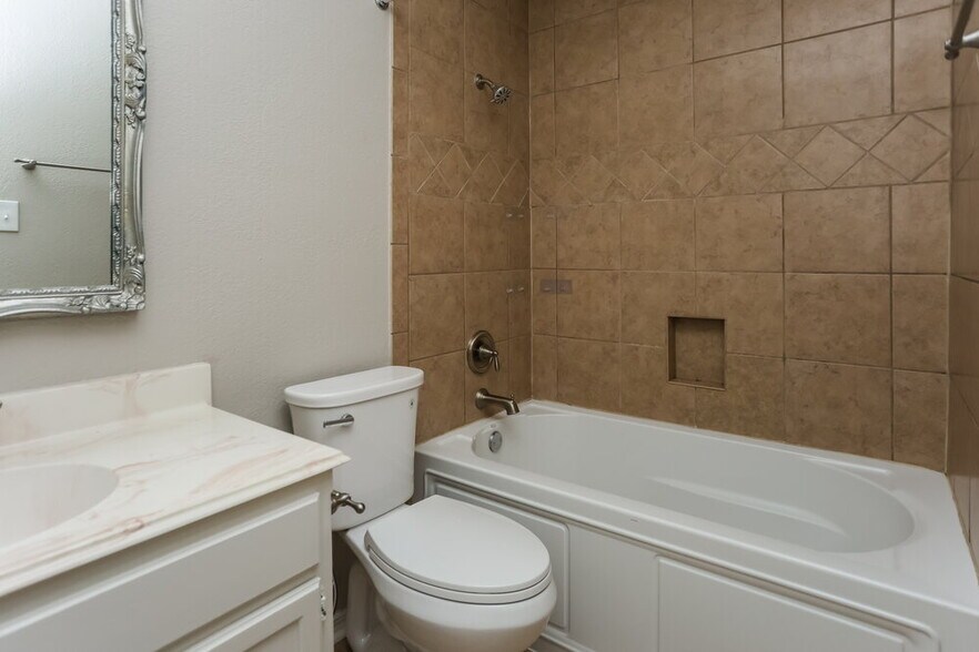 Building Photo - 5303 Oak Springs Dr