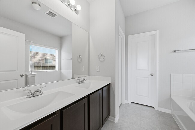 Building Photo - 10402 Matterhorn Dr