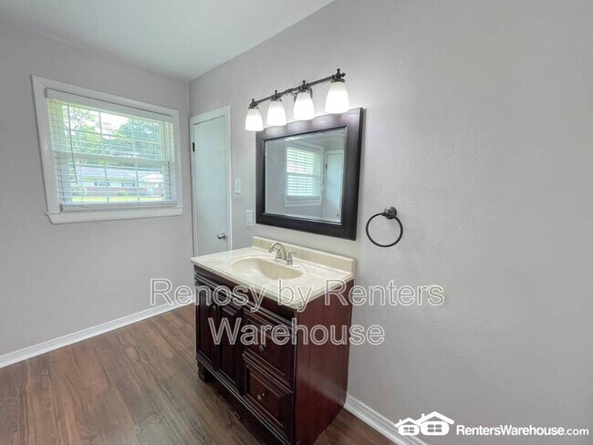 Building Photo - 3308 Hornsea Rd