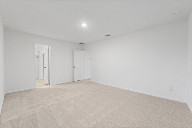 Building Photo - 25373 Carnation Ct