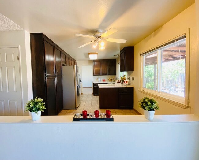 Building Photo - Spacious 2 story home in Hercules