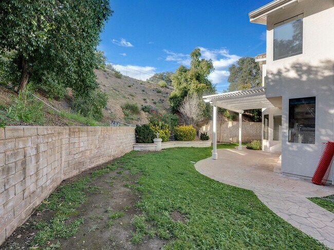 Building Photo - Spacious Newbury Park Rental | Grand Entry, Bonus Room & Covered Patio