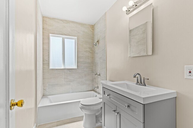 Building Photo - Fully Remodeled Oakland 2 Bed w/ Off-Street Parking & Beautiful Cabinets