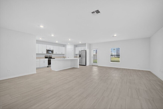 Building Photo - Brand-new 5 Bed now Available!