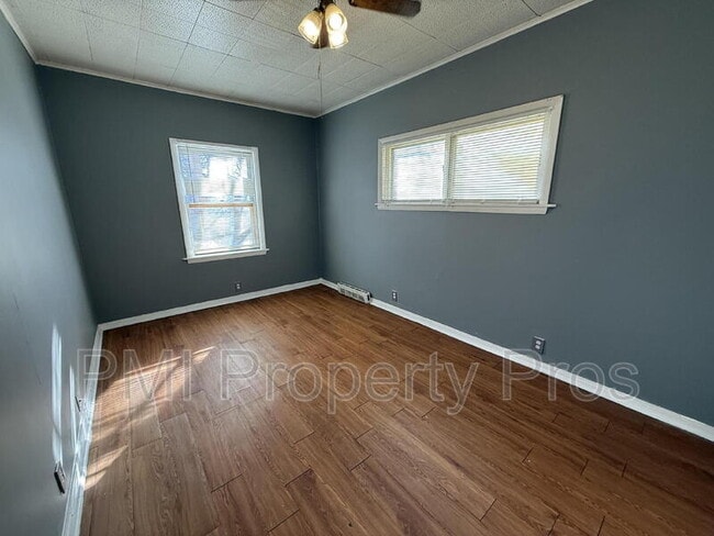 Building Photo - 1114 W Keefe Ave