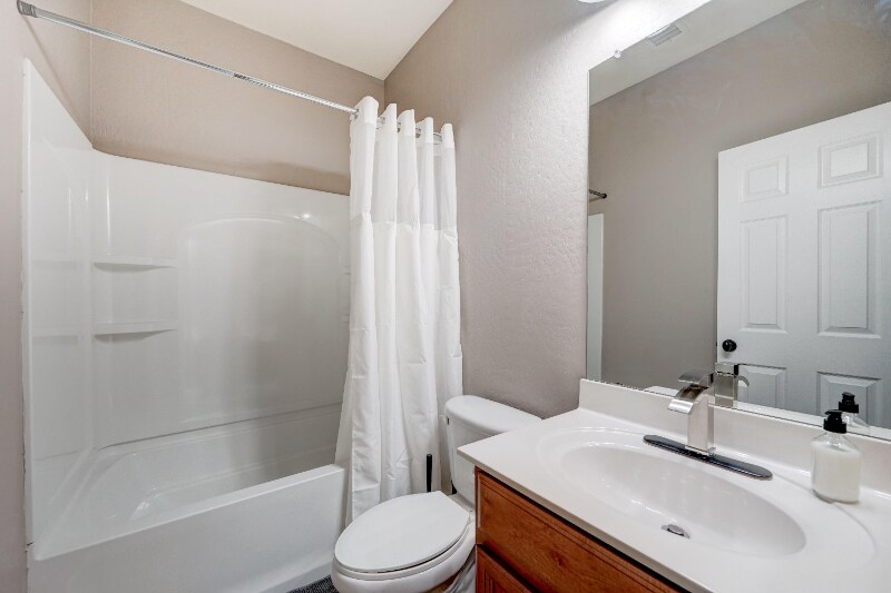 Building Photo - 10223 W Raymond St