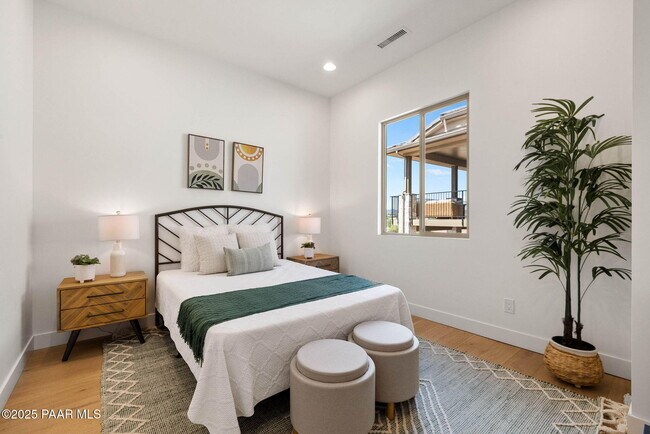 Building Photo - 1109 S Lakeview Dr