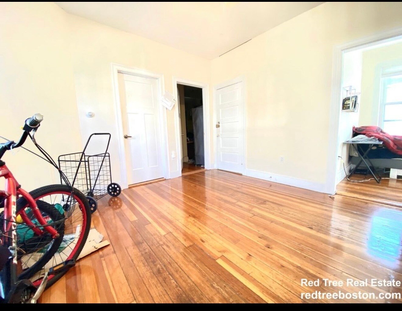 Building Photo - 756 Saratoga St