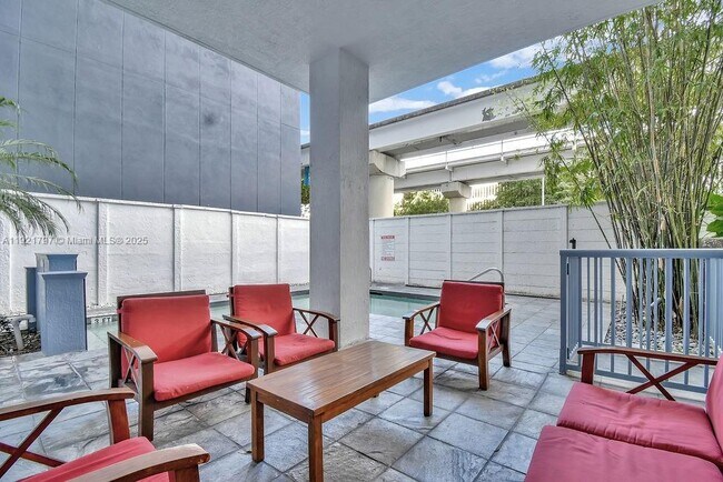 Building Photo - 234 NE 3rd St