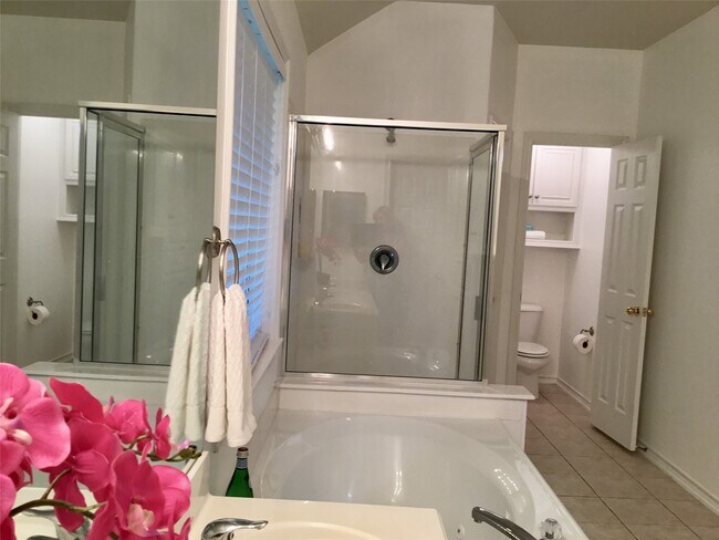 Building Photo - 114 N Queenscliff Cir