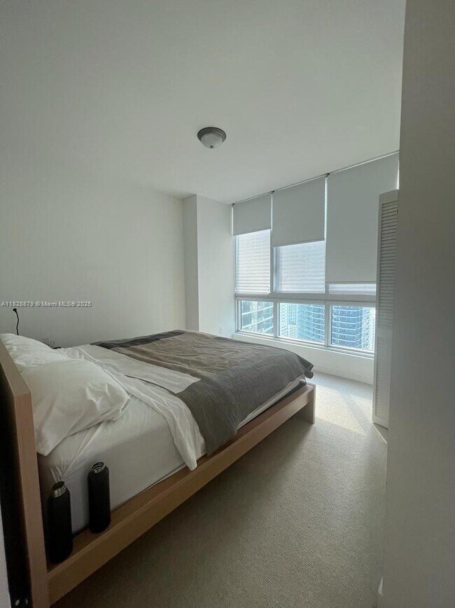 Building Photo - 300 S Biscayne Blvd