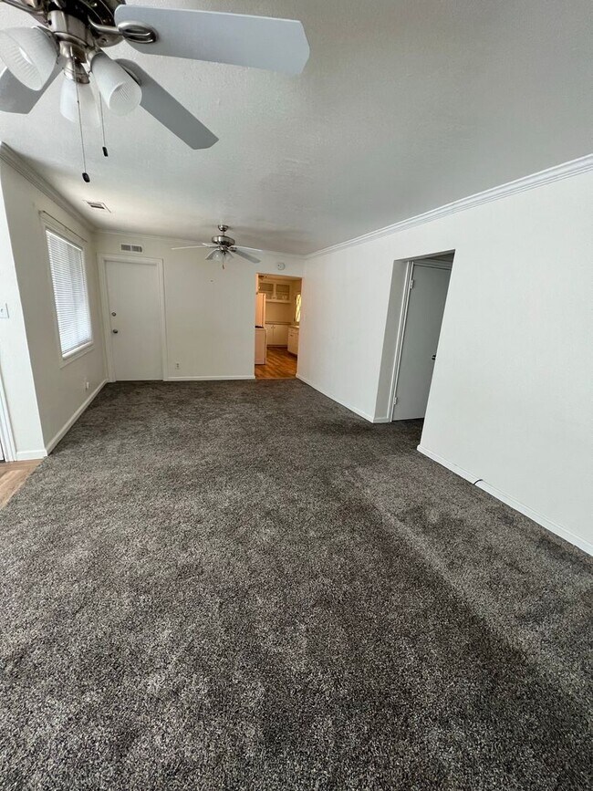 Building Photo - 4bd 3 bath