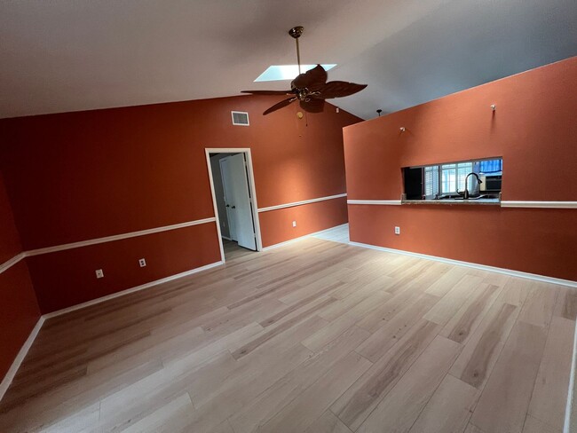 Building Photo - $1,695 ** Annual Lease ** 3 Bedroom / 2 Ba...