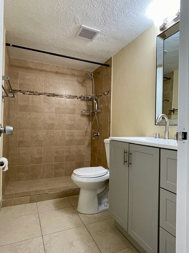 Building Photo - 1005 S Flagler Ave