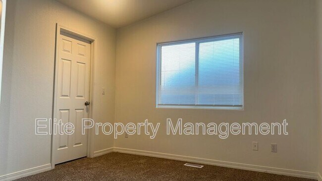 Building Photo - 195 S Stardust Ct