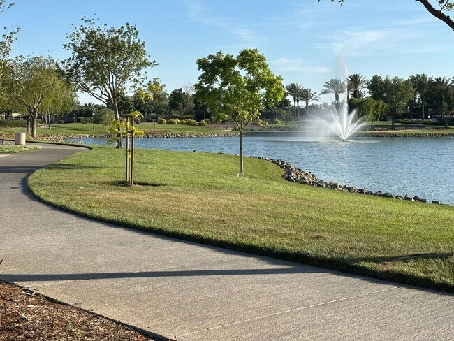 Building Photo - Reduced Price! Spacious 5 Bed, 3 Bath home...