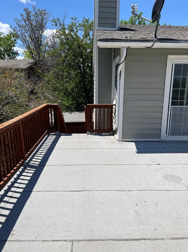 Building Photo - 4 Bedroom Gardener's Delight With Rooftop Patio, Privacy and Covered Parking