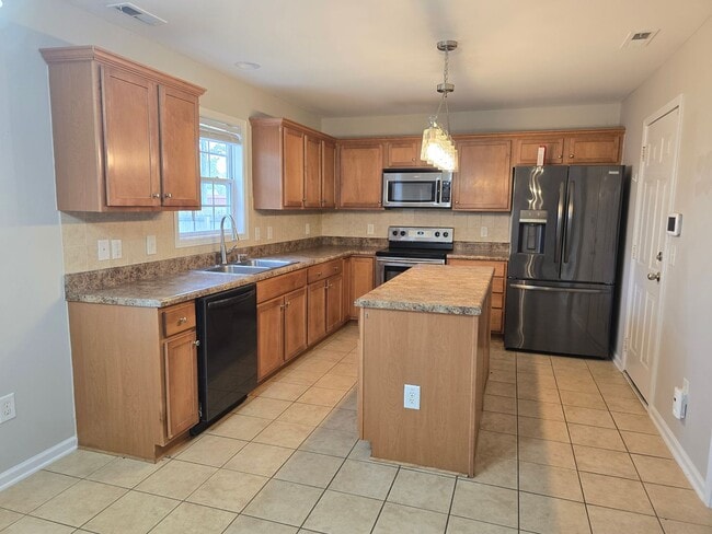 Building Photo - New Listing!!