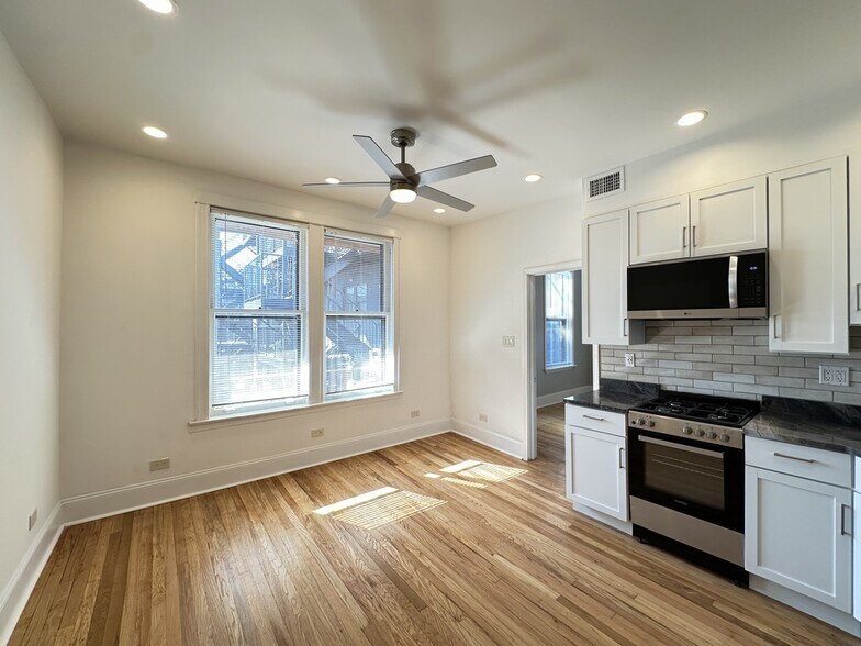 Building Photo - 2821 W Shakespeare Ave