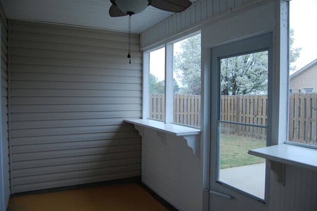 Building Photo - 167 Fox Haven Dr
