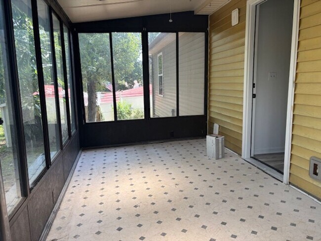 Building Photo - COMING SOON  LaVergne 3BR/1BA new floors, fresh paint, 1 acre lot