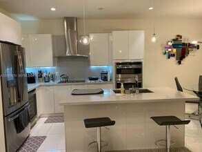 Building Photo - 10220 NW 63rd Terrace