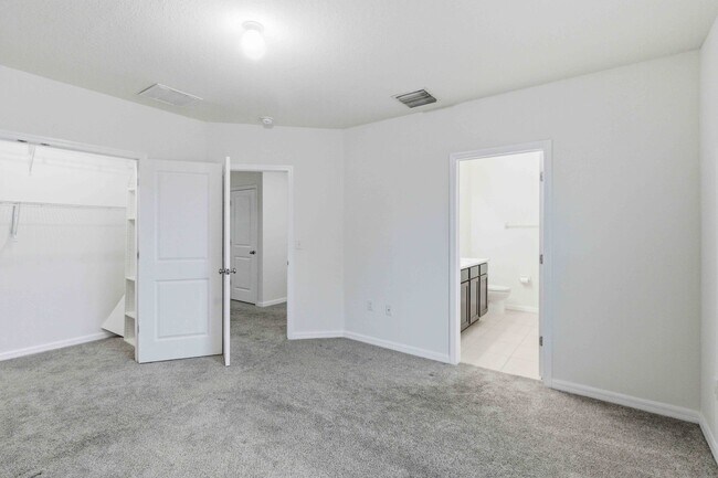 Building Photo - 9973 Hound Chase Dr