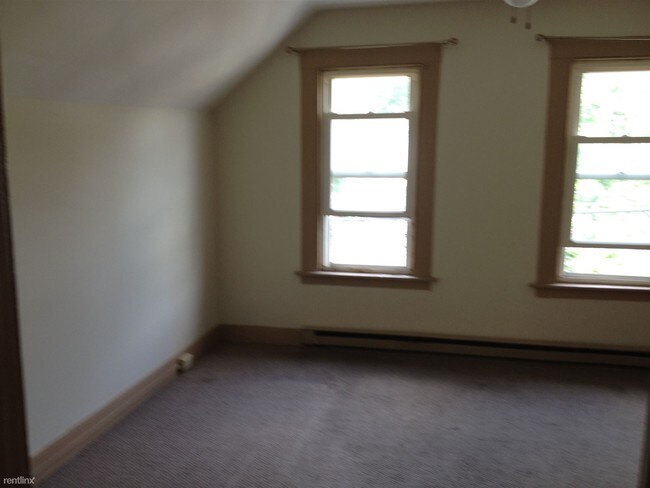 Building Photo - 353 Park St