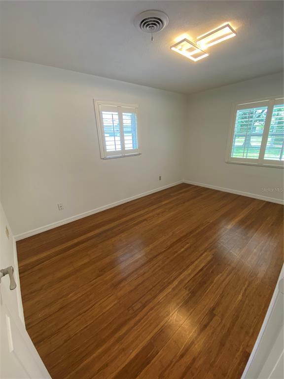 Building Photo - 3823 Bainbridge Ave