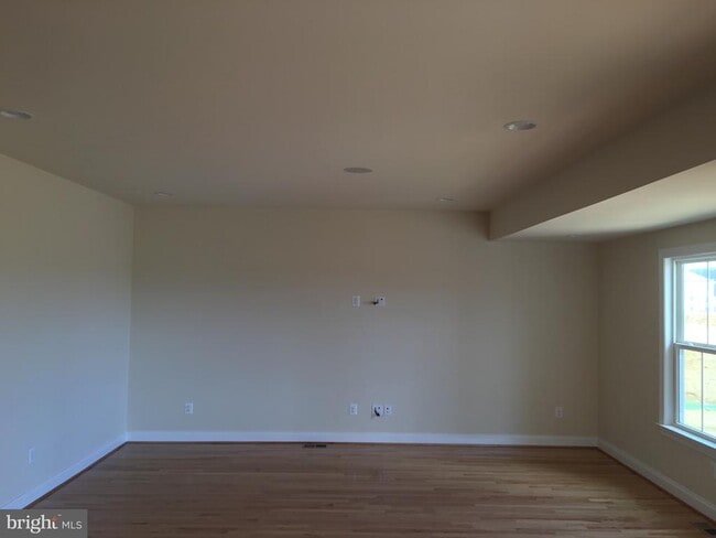 Building Photo - 315 Quarry Point Rd