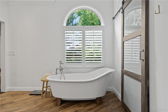 Building Photo - 455 Majestic Cove